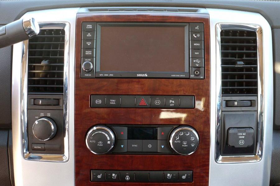  Dodge Ram 3500 Laramie Mega Cab 2010 года  (фото 12 из 37)